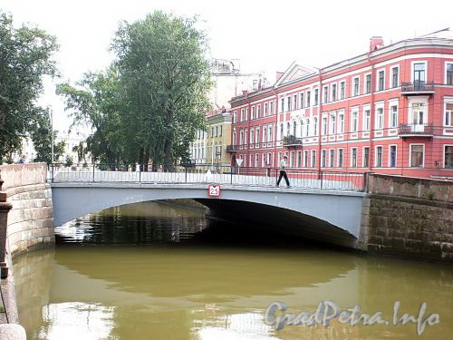 Харламов мост через канал Грибоедова по оси проспекта Римского-Корсакова. Фото август 2009 г.