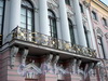 Наб. реки Мойки, д. 46. Строгановский дворец. Балкон. Фото октябрь 2009 г.