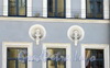 Наб. реки Мойки, д. 14. Особняк М. И. Пущина. Элементы декора фасада здания. Фото март 2010 г.