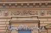 Петроградская наб., д. 32. Особняк К.К. Шредера. Элементы декора фасада здания. Фото апрель 2010 г.
