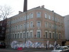 Петроградская наб., д. 42 / Казарменный пер., д. 2 (левая часть). Общий вид здания. Фото апрель 2010 г.