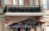 Английская наб., д. 6. Балкон и решетка козырька. Фото июнь 2010 г.