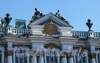 Дворцовая наб., д. 38. Зимний дворец. Скульптурная группа над фронтоном левой части фасада здания. Фото июнь 2010 г.