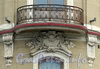 Наб. Кутузова, д. 22 / Гагаринская ул., д. 2. Фрагмент фасада угловой части здания. Фото сентябрь 2010 г.
