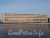 Пироговская наб., д. 13 (левая часть). Производственное здание. Общий вид с Петроградской набережной. Фото апрель 2010 г.