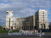 Песочная наб., д. 40.жилой комплекс «OMEGA-HOUSE». Общий вид от Молодежного моста. Фото сентябрь 2010 г.
