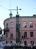 набережная канала Грибоедова, дом 78 (Вознесенский проспект, дом 25). Угловая часть фасада здания по набережной. Вид с Вознесенского моста. Фото 2004 года.
