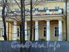 Наб. Малой Невки, д. 11. Шестиколонный дорический портик южного фасада. Фото апрель 2011 г.