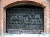 Наб. Адмиралтейского канала, д. 17. Решетка ворот. Фото август 2011 г.