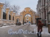 Проезд параллельно Благовещенской Александро-Невской церкви (справа) в  сторону кладбищенской конторы. Фото февраль 2012 г.