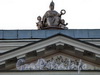 Университетская наб., д. 17. Здании Академии художеств. Скульптура «Минерва, коронующая художества и науки» на куполе здания. Фото июль 2009 г.