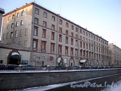 Наб. канала Грибоедова, д. 5. Служебный корпус Придворно-конюшенного ведомства. Общий вид здания. Фото декабрь 2009 г.