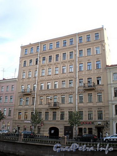 Наб. канала Грибоедова, д. 68. Бывший доходный дом. Фасад здания. Фото август 2009 г.