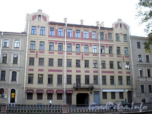 Наб. канала Грибоедова, д. 72. Бывший доходный дом. Фасад здания. Фото август 2009 г.