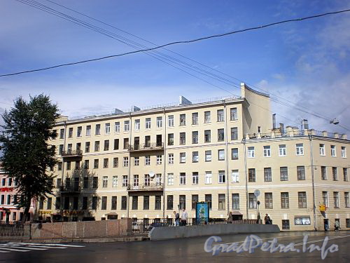 Наб. канала Грибоедова, д. 104 / пр. Римского-Корсакова, д. 25. Доходный дом И. Вальха. Общий вид здания. Фото август 2009 г.