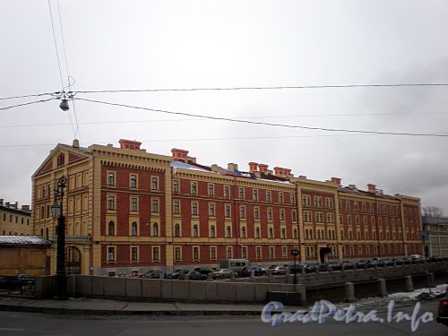 Наб. канала Грибоедова, д. 133. Здание казарм Гвардейского экипажа. Общий вид здания. Фото ноябрь 2009 г.