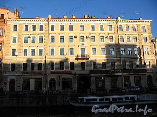Наб. реки Мойки, д. 42. Доходный дом Башмакова. Фасад здания. Фото октябрь 2009 г.