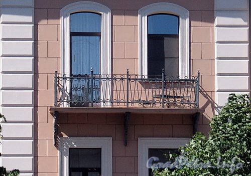 Наб. реки Мойки, д. 95. Дом С. Крамера (Г. А. Лепена). Корпус по набережной. Решетка балкона. Фото июнь 2010 г.