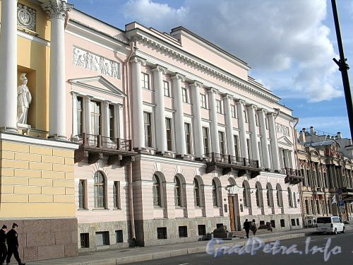 Английская наб., д. 4. Здание Конституционного суда РФ. Фасад здания. Фото июнь 2010 г.