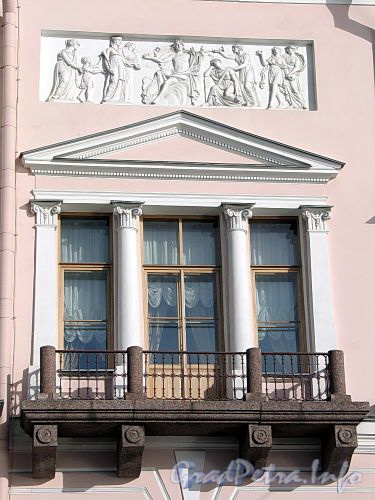 Английская наб., д. 4. Фрагмент фасада здания. Фото июнь 2010 г.