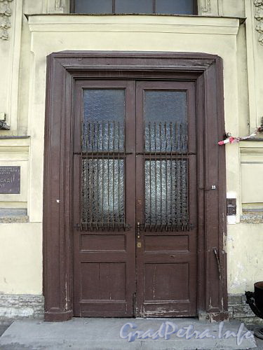 Дворцовая наб., д. 22. Дверь главного входа. Фото июнь 2010 г.