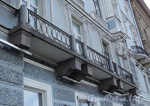 Дворцовая наб., д. 24. Решетка балкона. Фото июнь 2010 г.