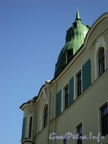 Наб. Мартынова, д. 16. Дом А.К. Ершова. Угловая башня. Фото июнь 2010 г.