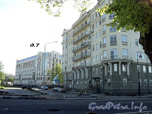 Дом 4 по набережной Мартынова и дом 7 по Кемской улице. Фото июнь 2010 г.