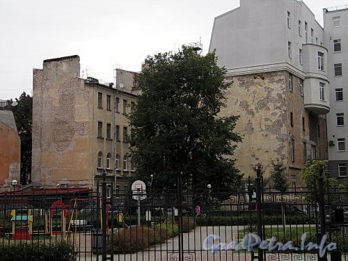 Наб. Мартынова, д. 6. Вид на дворовые корпуса с Кемской улицы. Фото сентябрь 2010 г.