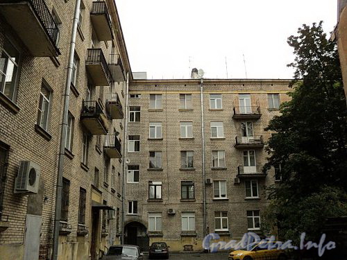 Наб. Мартынова, д. 12. Вид со двора. Фото сентябрь 2010 г.