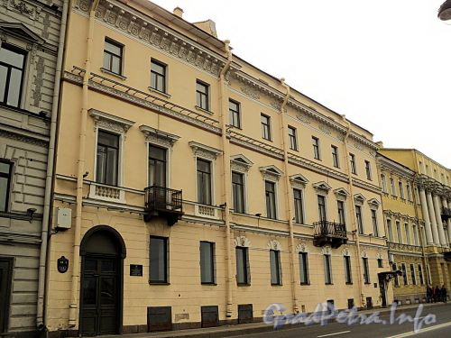 Наб. Кутузова, д. 14. Дом С.П. Неклюдова. Фасад здания. Фото сентябрь 2010 г.