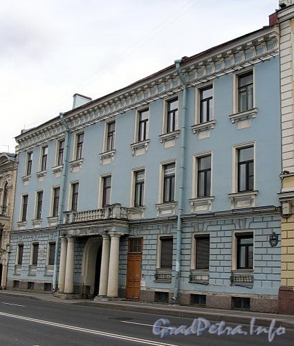 Наб. Кутузова, д. 30. Фасад здания. Фото сентябрь 2010 г.
