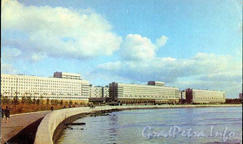Свердловская набережная. Фото Б. Черемисина, 1972 г. (старая открытка)