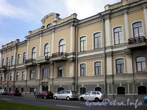 Пироговская наб., д. 17. Фасад здания. Фото июль 2009 г.