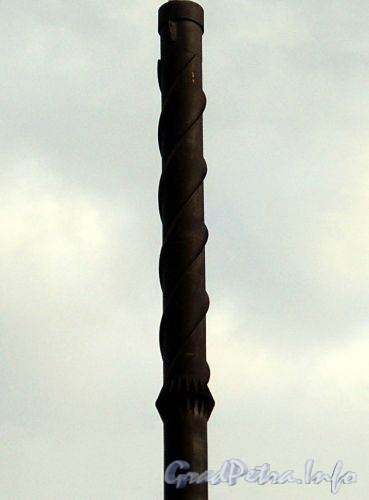 Песочная наб., д. 10. Витой наконечник трубы мини-котельной. Фото сентябрь 2010 г.