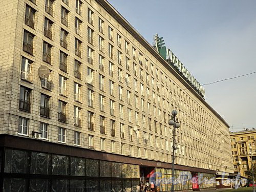 Петровская наб., д. 4. Фасад здания. Фото октябрь 2010 г.