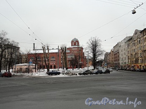 Сквер на пересении набережной Карповки, Чкаловского проспекта и Ординарной улицы. Фото март 2011 г.