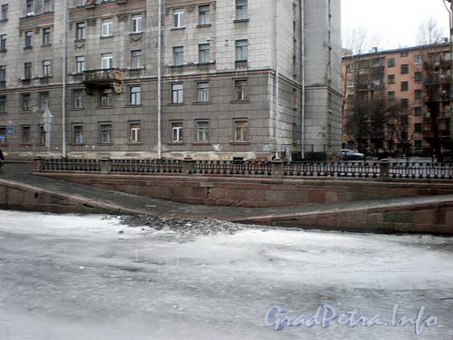 Наб. Крюкова канала. Спуск к воде у моста Декабристов. Фото март 2009 г.