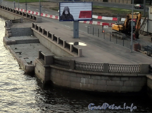 Выборгская набережная. Спуск к воде в районе Кантемировского моста. Фото сентябрь 2011 г.