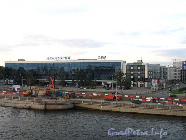 Выборгская наб., д. 61. Вид с Кантемировского моста. Фото сентябрь 2011 г.