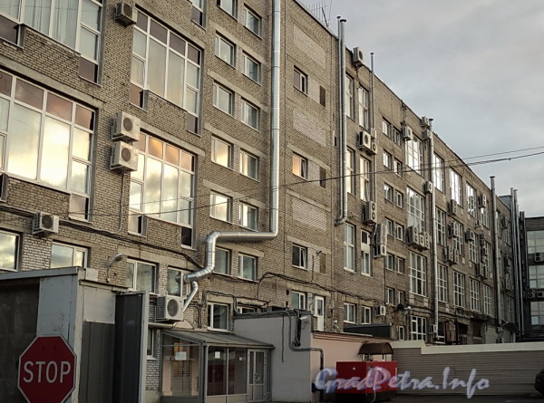 Выборгская наб., д. 61. Корпус по Кантемировской улице. Вид со двора. Фото сентябрь 2011 г.