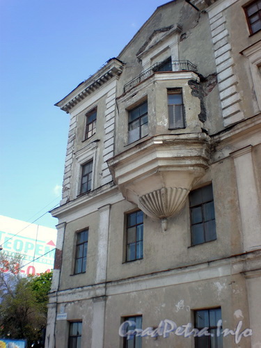 Свердловская наб., д. 40, фрагмент фасада здания. Фото май 2008 г.