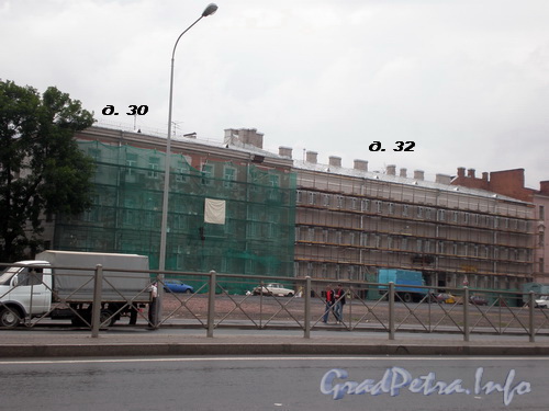 Синопская наб., д. 30 (правый флигель), д. 32, ремонт фасадов зданий. Фото август 2008 г.