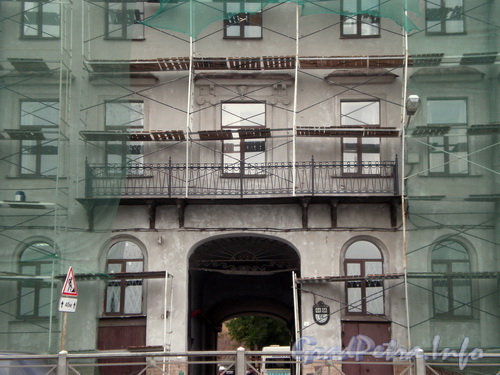 Синопская наб., д. 64, фрагмент фасада здания. Фото август 2008 г.