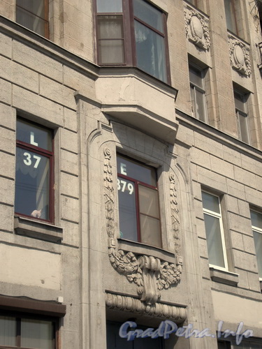 Наб. реки Фонтанки, д. 121, фрагмент фасада здания. Фото 2008 г.