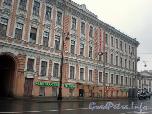 Набережная Адмирала Макарова, д. 22. Общий вид здания. Ноябрь 2008 г.