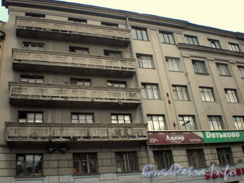 Наб. Обводного кан., д. 161. Фрагмент фасада здания по Измайловскому пр.у. Сентябрь 2008 г.