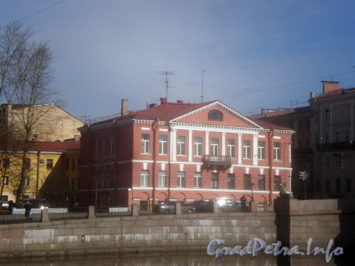 Наб. реки Фонтанки, д. 153. Общий вид здания. Апрель 2009 г.