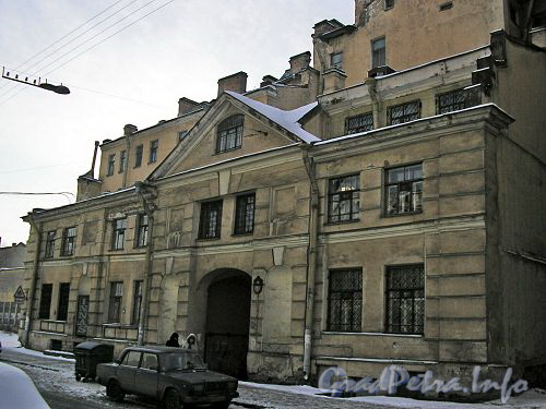 Наб. Крюкова канала, дом 5. Фасад здания Литовского рынка. Общий вид здания. Фото 2005 года.