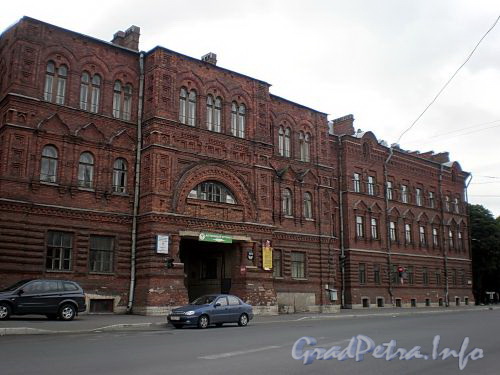 Наб. реки Волковки, д. 3. Здания бывшей Волковской богадельни. Фото июль 2009 г.